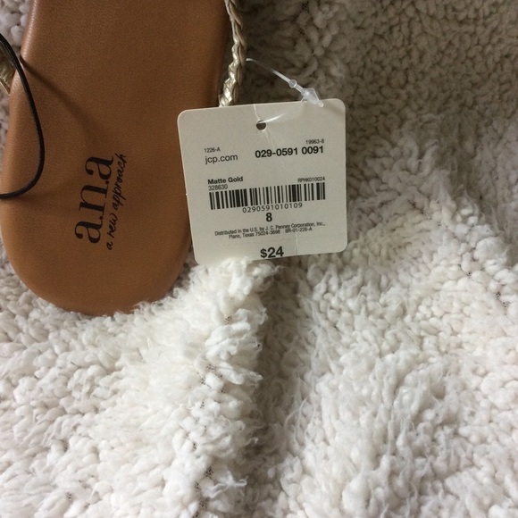 NWT👀 Ana Gold Sandals🌸🌸 - Picture 2 of 5